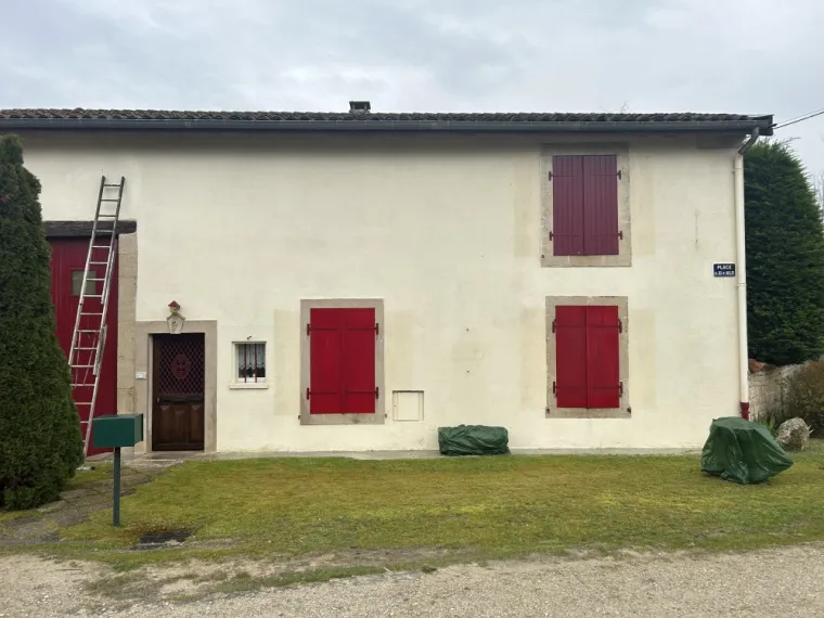 Nettoyage de façade d'une maison à Dieue sur Meuse , Reims, AD Rénovation