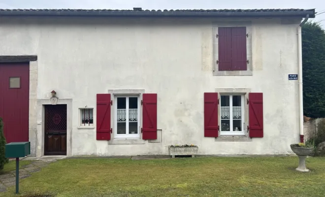 Nettoyage de façade d'une maison à Dieue sur Meuse , Reims, AD Rénovation