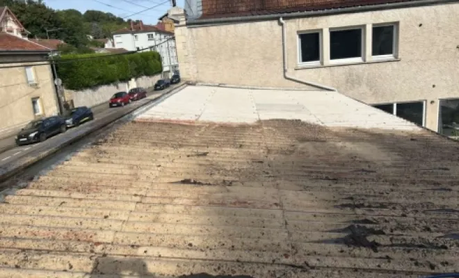 Ad rénovation à réaliser un nettoyage et une remise en peinture sur une toiture de garage en Fibrociment , Reims, AD Rénovation