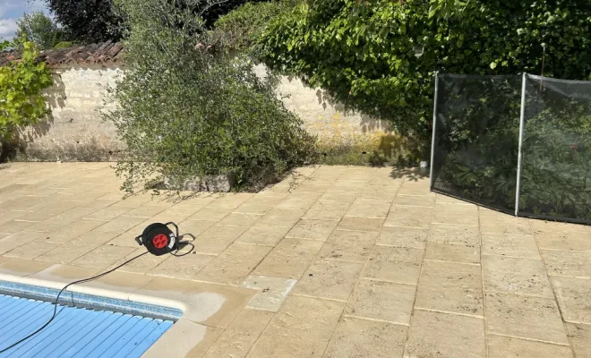 Ad renovation à effectuer un nettoyage du dallage autour de la piscine à Dieue sur Meuse, Reims, AD Rénovation